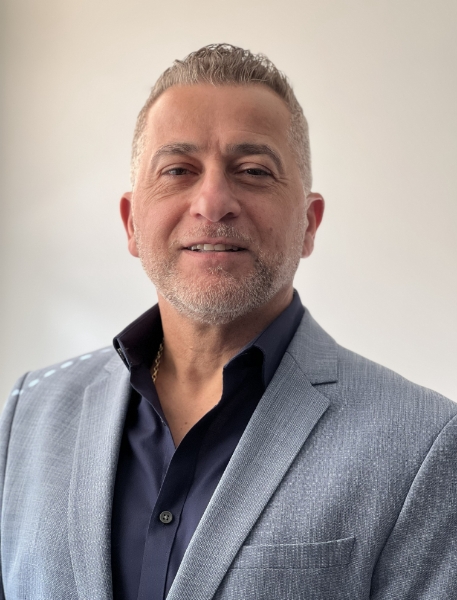 Leesburg periodontist Doctor Cliff Chen